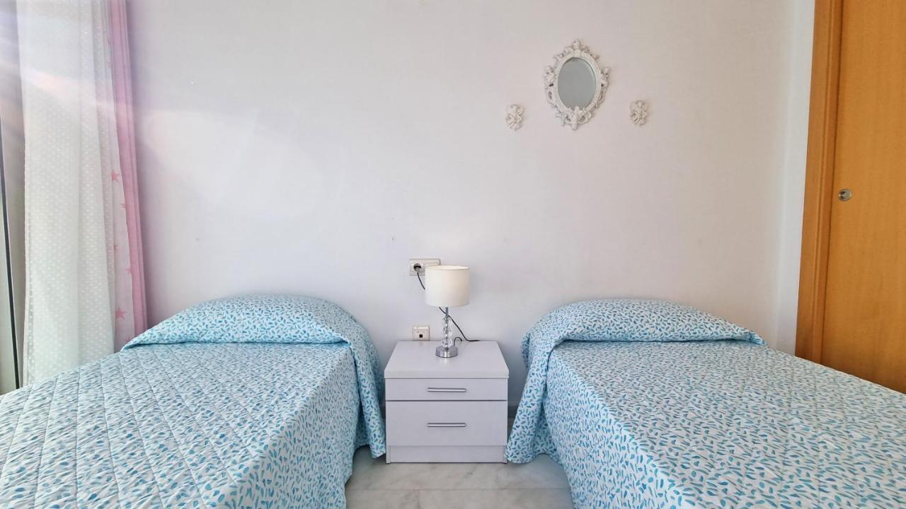 Skyline 14 Large And Sunny All-day Balcony With Stunning Sea Views *