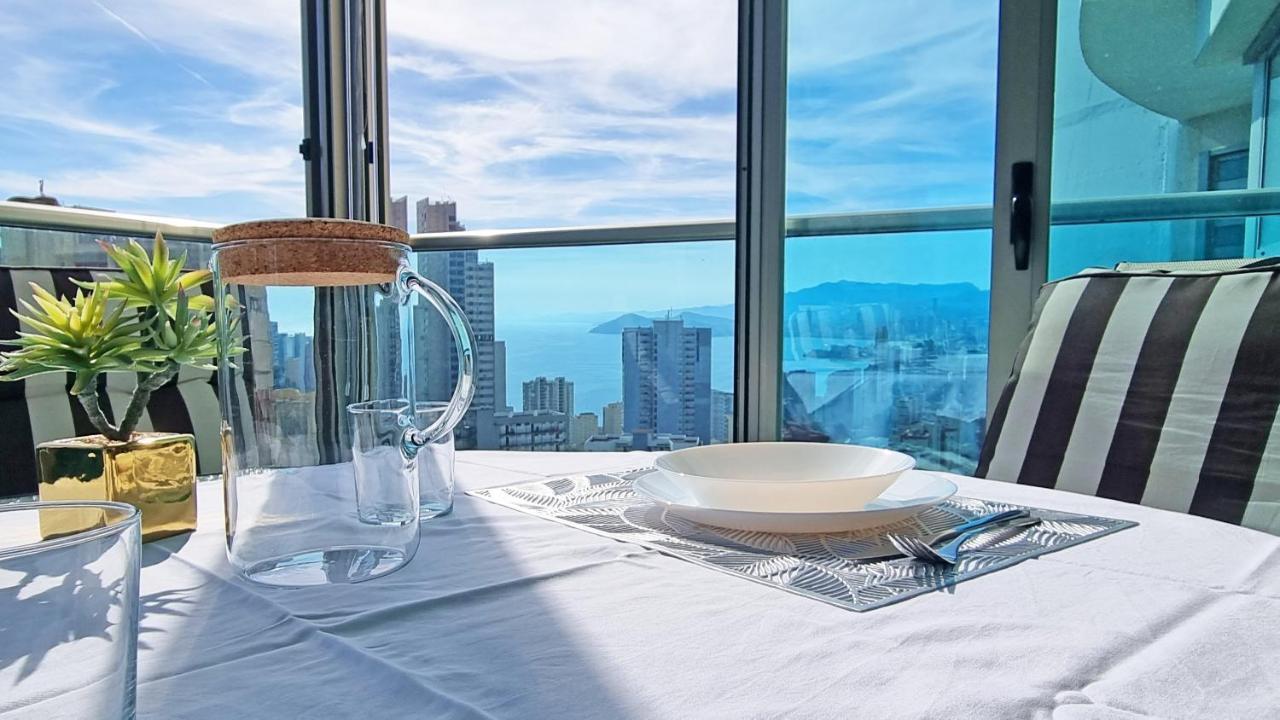 Skyline 14 Large And Sunny All-day Balcony With Stunning Sea Views *