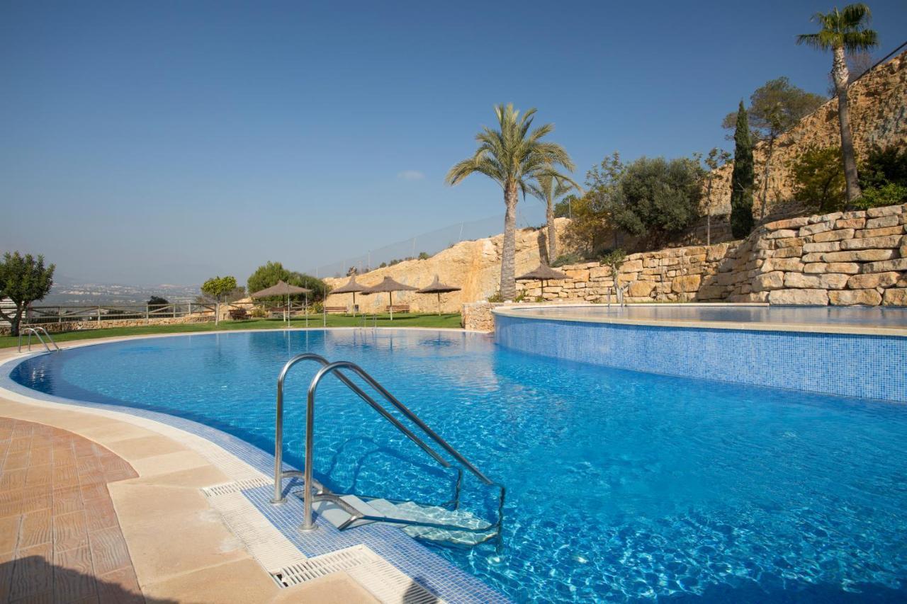 Skyline 14 Large And Sunny All-day Balcony With Stunning Sea Views